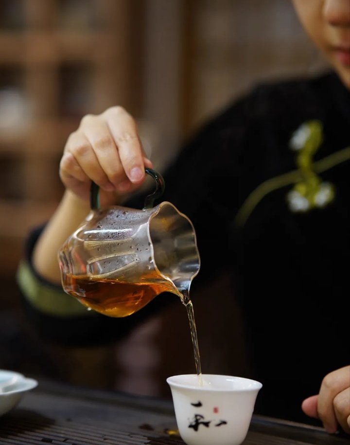 平顶山如何约到鸡公司/平顶山咋约得便宜的鸡怎么约/约的鸡公司fds